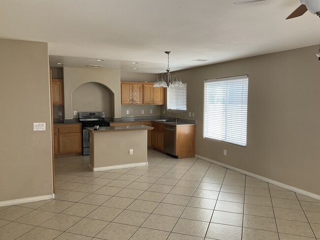 Photo - 7308 Laburnum St