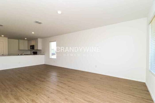 Photo - 1513 Mahogany Ln