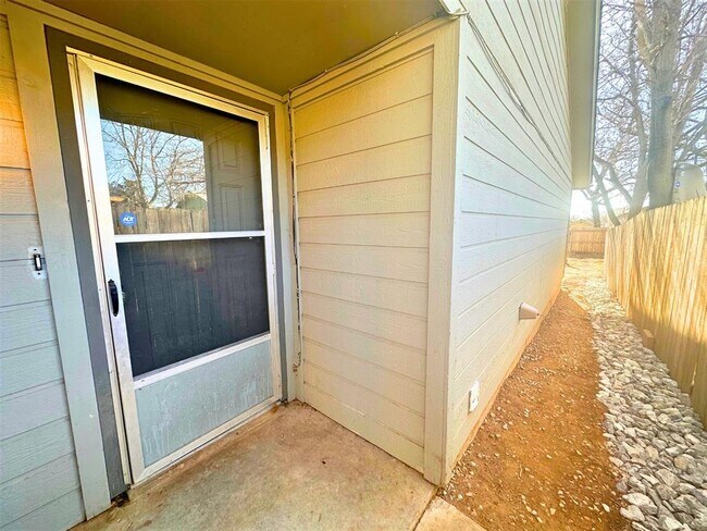 Photo - 910 NW Dearborn Ave