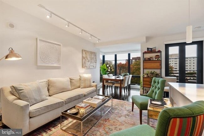 Photo - 1011 M St NW