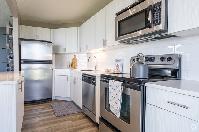 2BR, 2BA - 1,175SF - Kitchen