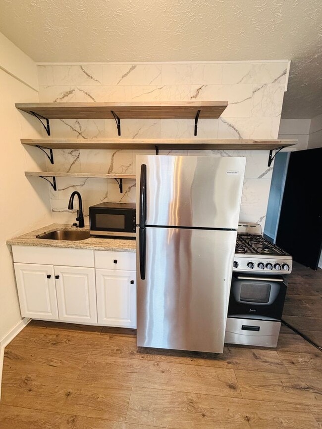 Photo - One Bedroom on Quiet Street w/ Parking