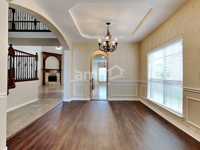 Photo - 404 Roundrock Ln