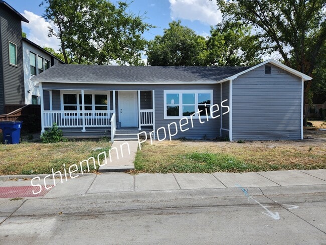 Building Photo - 202 N Getzendaner St