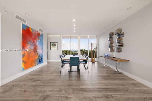 Photo - 1000 Venetian Way Unit 502