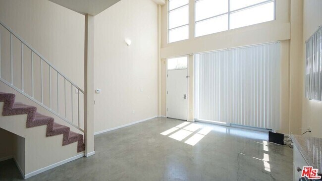 Building Photo - 922 W 23rd St Unit 206 Rental