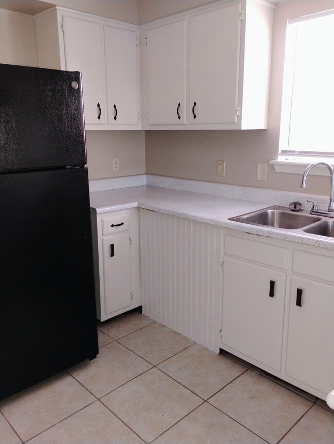 Building Photo - 1015 Shilo Ave Unit D