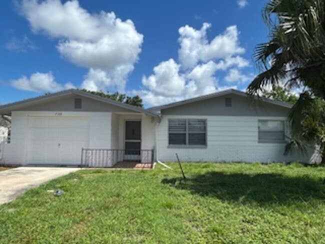 Building Photo - AVAILABLE NOW!!  Well maintained 2/2 in a ... Rental