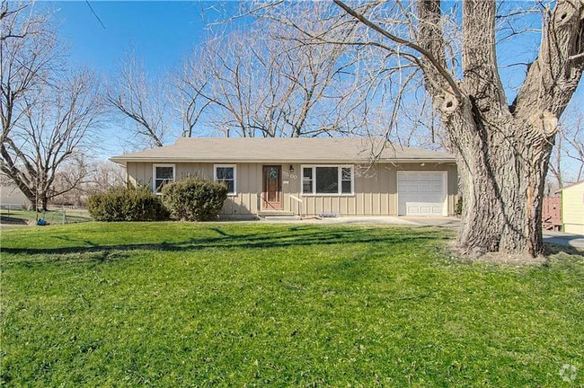 Building Photo - COMING SOON! 3 Bedrooms 2 Bathrooms $1,550 Rental
