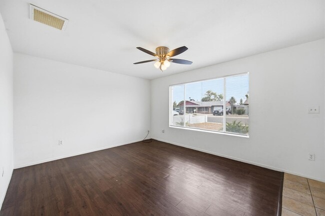 Photo - 204 E Duke Dr