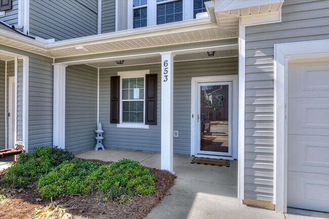 Photo - 3 Bedroom 2.5 Bath in Canterbury Farms!