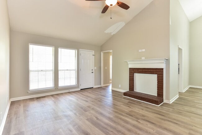 Photo - 6009 Legend Dr