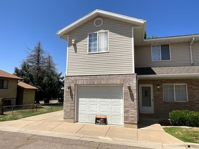 3 bdrm 2 1/2 bath Townhome - 3 bdrm 2 1/2 bath Townhome