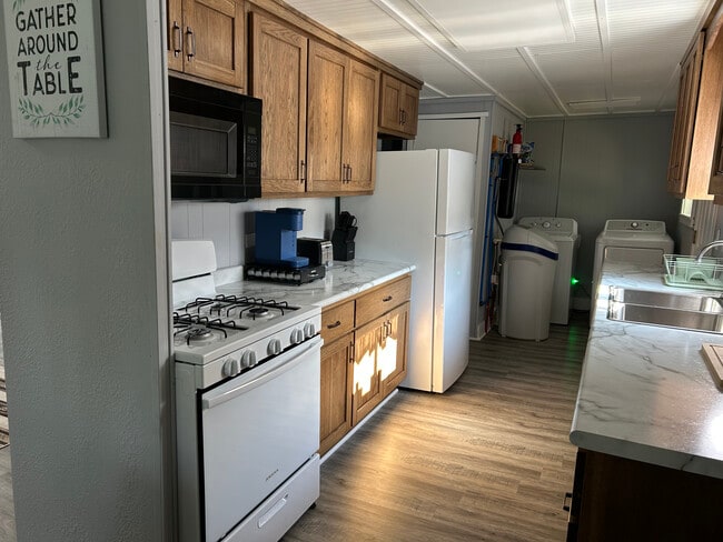 Building Photo - 115 Lane 101b Crooked Lk Rental