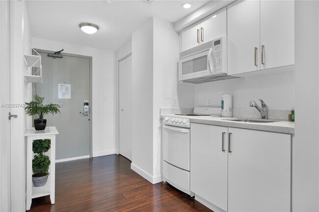 Photo - 2889 McFarlane Rd Unidad 1603