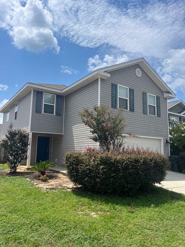 Building Photo - Convenient to shopping & Whiting Field! Rental