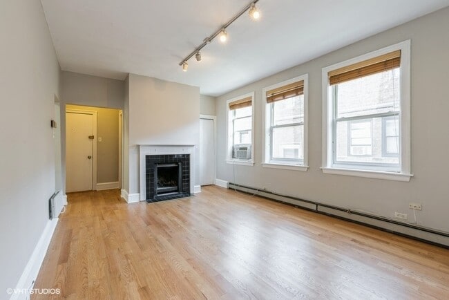 Photo - 630 W Waveland Ave Unit 4C