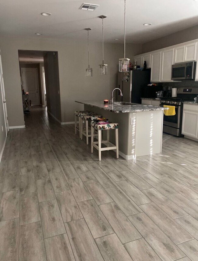 Photo - 4 Bedrooms 2.5 Bathrooms - Marana