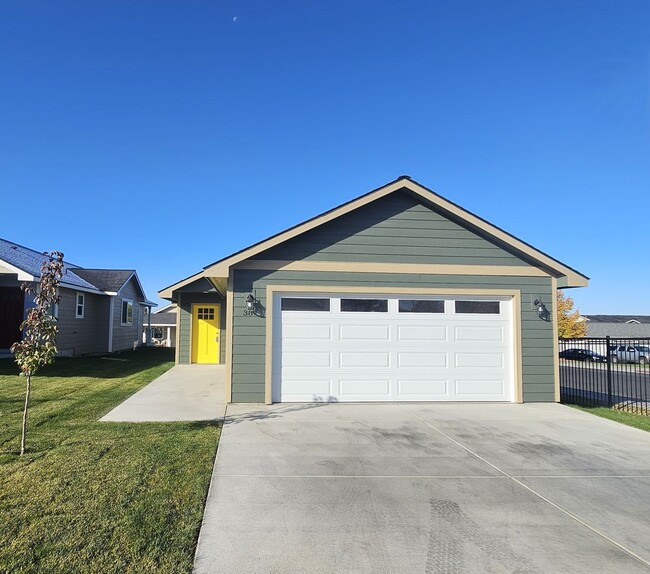 Brand New 3 Bedroom Home - Brand New 3 Bedroom Home