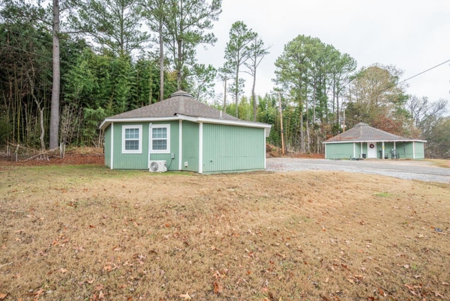 Photo - 715 Roundhouse Rd