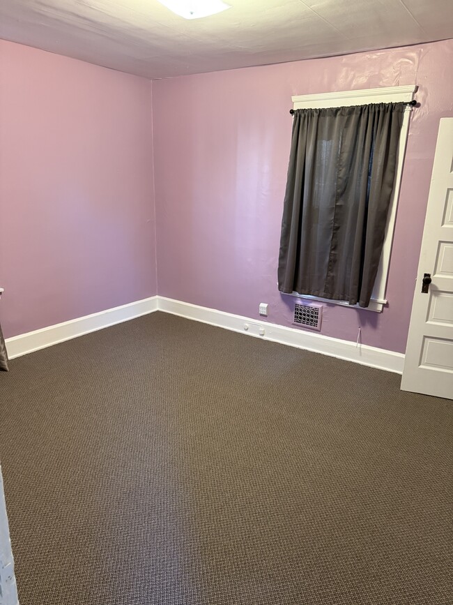 Photo - 365 Willis Ave