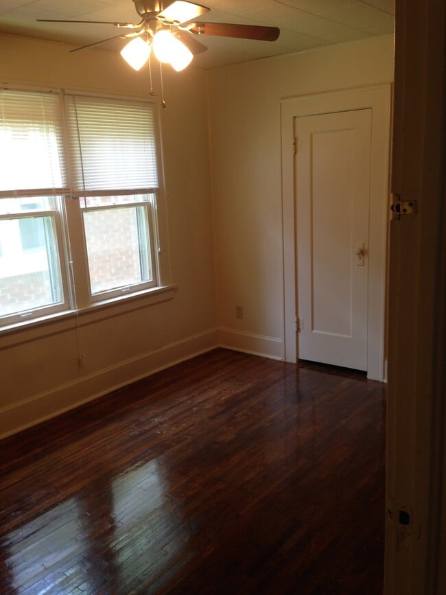 Photo - 3 bed, 1 bath house just steps from Missouri State University