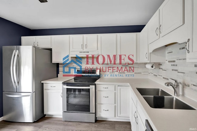 Photo - Three Bedroom | Fenced in Yard | Westside ...