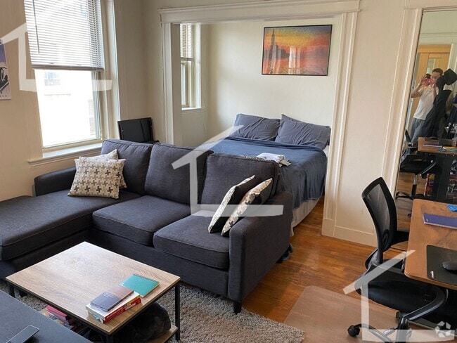 Building Photo - Spacious Brighton Studio for June! Easy ac... Rental