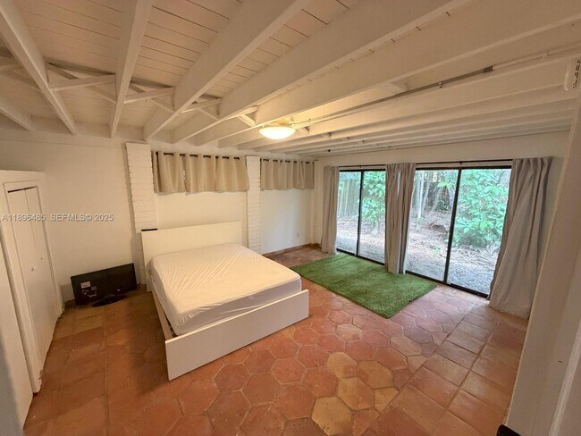 Photo - 491 NE 163rd St