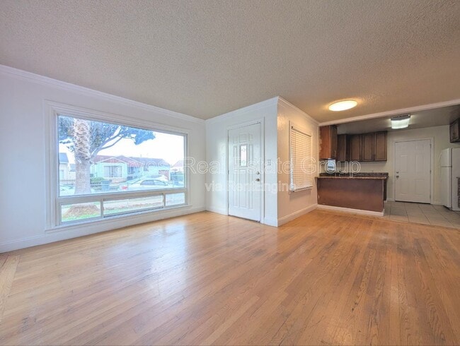 Photo - 500 Warden Ave