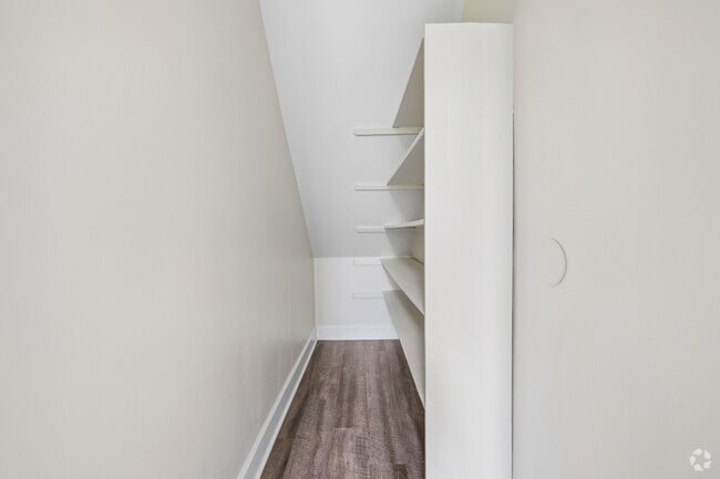 3BR, 1BA - 1,125SF - Pantry