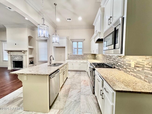 Photo - 411 Dunvegan Ct