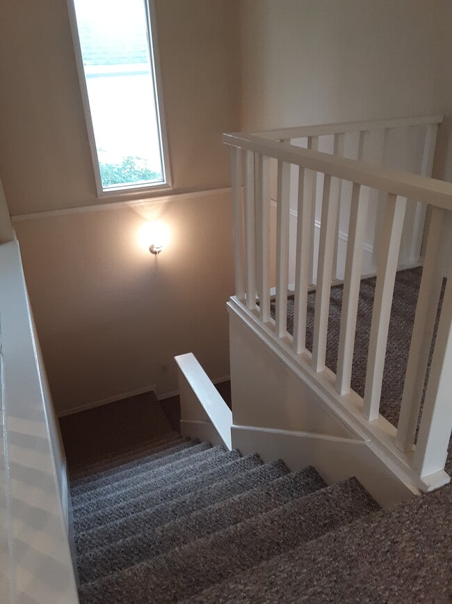 Entry - 501 N May Ave Apartment Unit #4