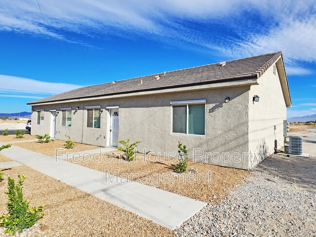 Building Photo - 1111 Sixshooter Ave Rental