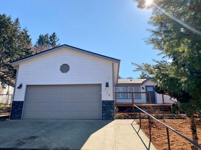 Building Photo - Beautifully Remodeled in Cascade Locks