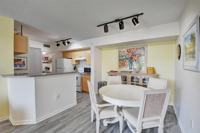 Photo - 704 Villa Cir Unit 704