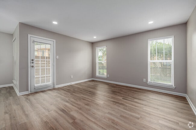 1BR, 1BA - 683SF - Living Room