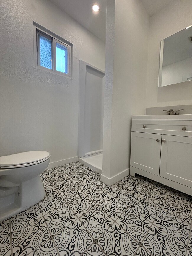 2132 W 84th Pl Unit House