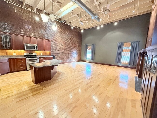 Building Photo - 318 N Main St Unit B Rental