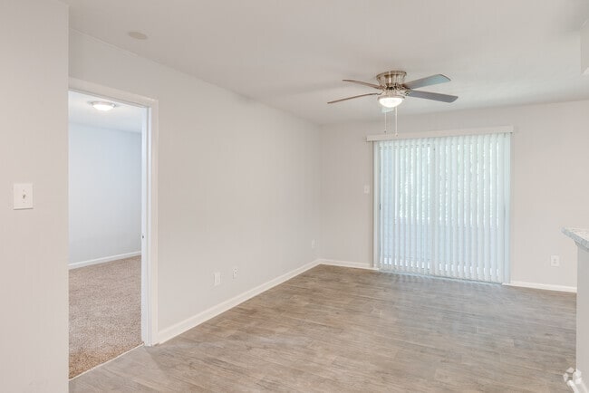 The Hub at 934 Apartments