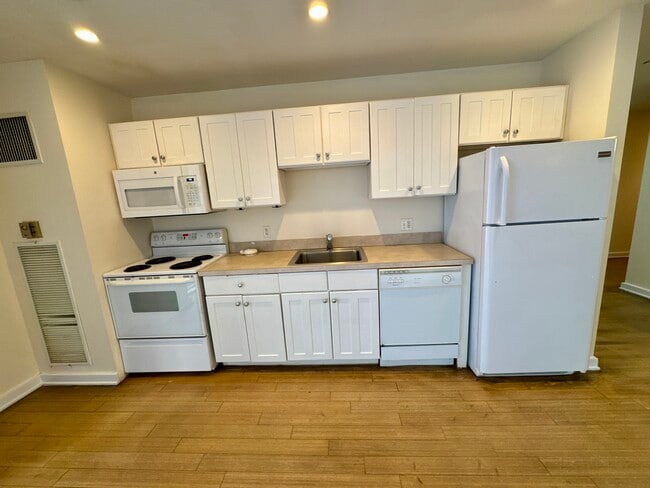 Photo - 42 Boylston St Unidad 408