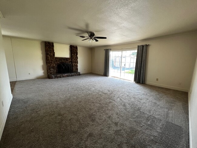 Photo - 1934 Pinewood Way