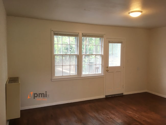 Photo - Charming Cute 2bd / 1 ba Two Stories Hillcrest Park Townhouse