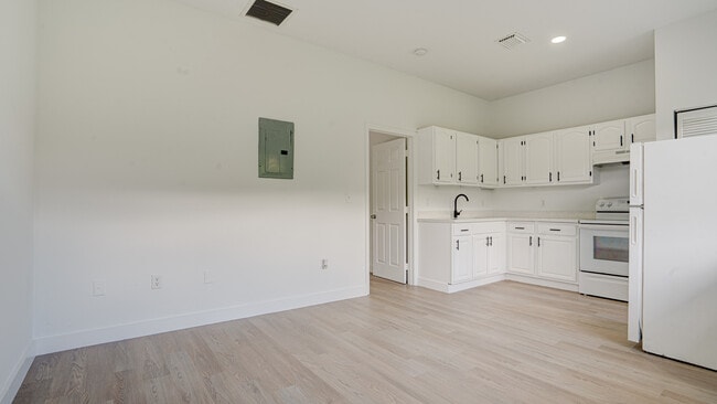 1330 NW 5th St