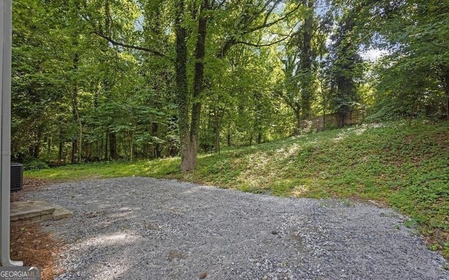 Photo - 1080 Westmont Rd SW