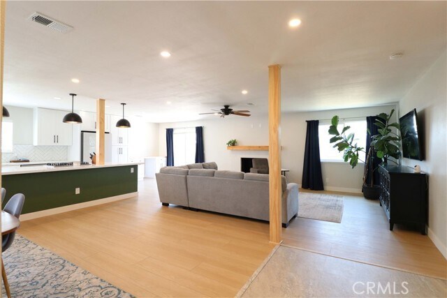 586 Poppy Ln