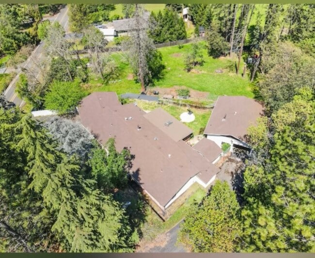 Photo - 301 Red Spur Dr