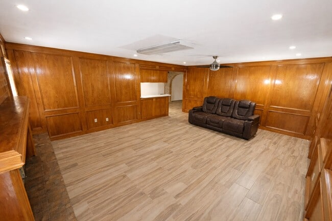 Photo - 21547 Binford Rd