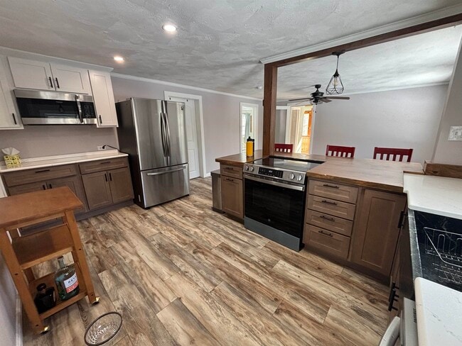 Photo - 280 Lakeshore Dr