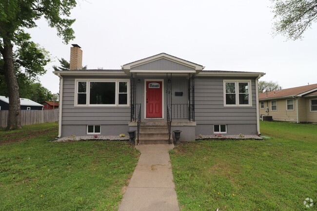 Building Photo - Spacious home for rent!